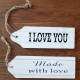 Houten bord aan vintage touw I Love You, Just Married of Made with Love