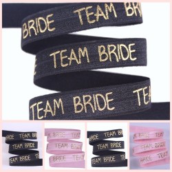 Elastische armband licht roze of zwart met gouden opdruk Team Bride