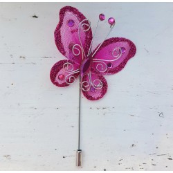 2 Corsage vlinders fuchsia roze op luxe verzilverde speld met afsluitdopje