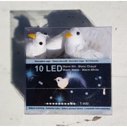 10 Led lampjes verwerkt in een slinger met witte duifjes en pareltjes