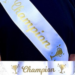 Sjerp Champion wit met gouden tekst