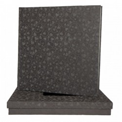 Gastenboek zwart met grijze hartjes embossed, in doos