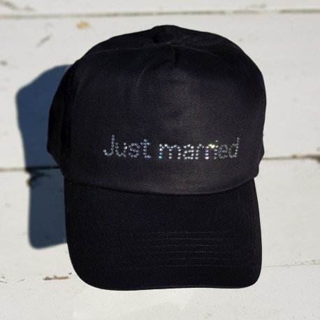 Cap met in strass steentjes de tekst Just Married zwart