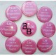 Set met 8x button Lid van het Vrijgezellenteam roze en 1x Bride to Be roze wit zwart 