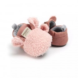 Baby roze prewalker schoentjes van zachte fluffy stof met anti slip zool