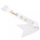 Witte sjerp met in sierlijke gouden letters de tekst Bride to Be met een ring