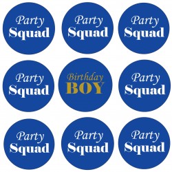 9 Buttons Birthday Boy en Party Squad blauw, waarvan 1 Birthday Boy en 8 Party Squad