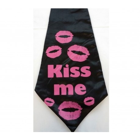 Grote stropdas zwart met roze met de tekst Kiss Me