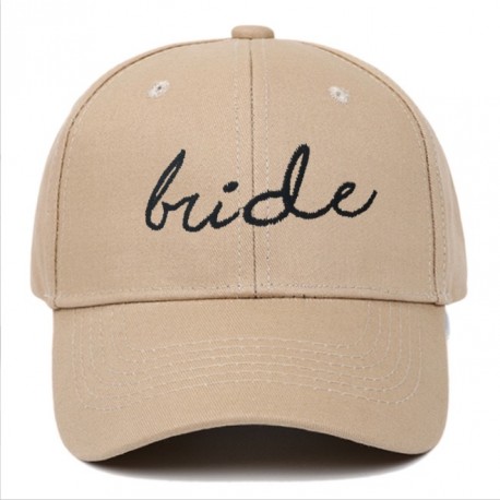 Cap Bride licht beige met geborduurde tekst bride