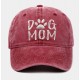 Cap Dog Mom bordeaux rood met witte geborduurde tekst