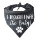 Honden bandana I Thought I was the Baby zwart met witte tekst en honden pootjes