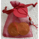 Schoencadeautje rood organza zakje met kaartje, 2 chocolade munten en Sinterklaas gelukspoppetje