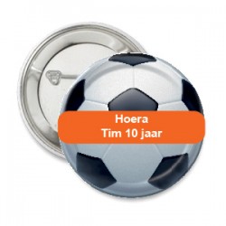 Button voetbal met oranje tekstvlak